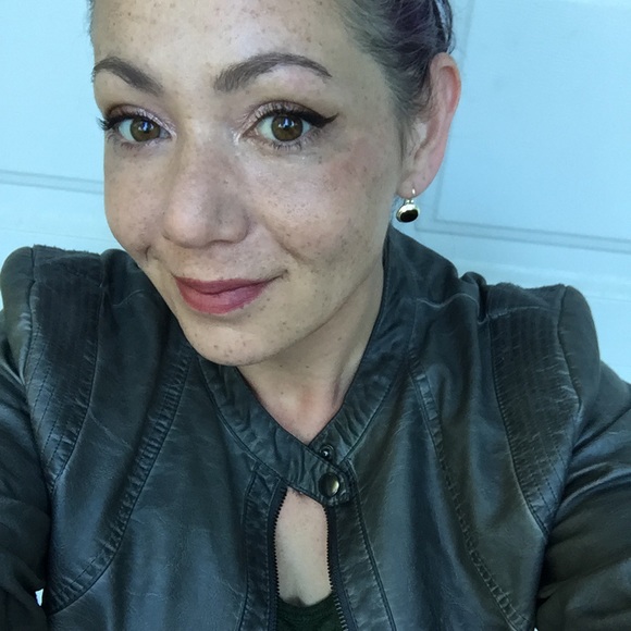 Meet your Posher, Tara - Picture 3 of 4